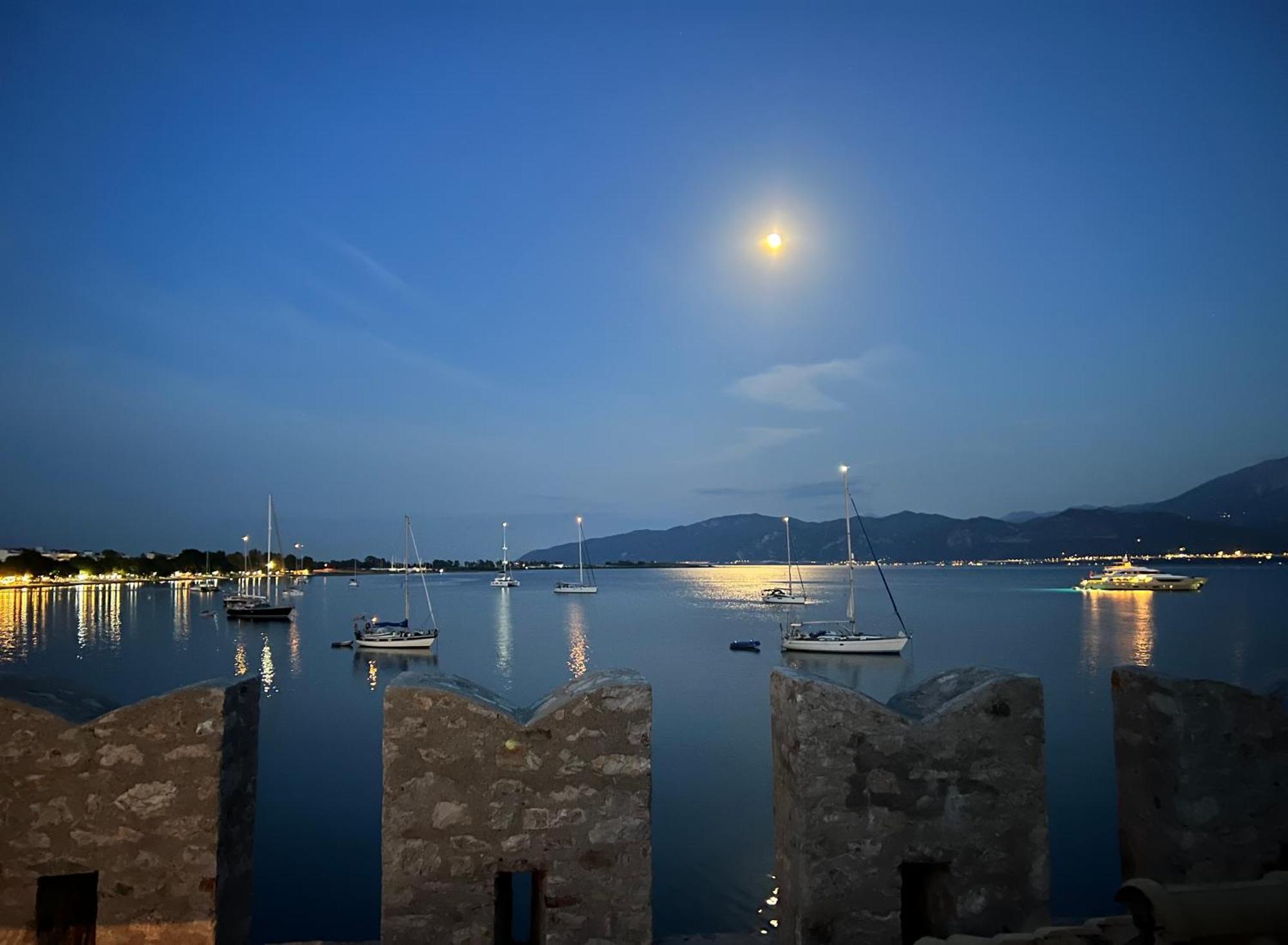 Villa Madame Parisienne Nafpaktos Exterior foto